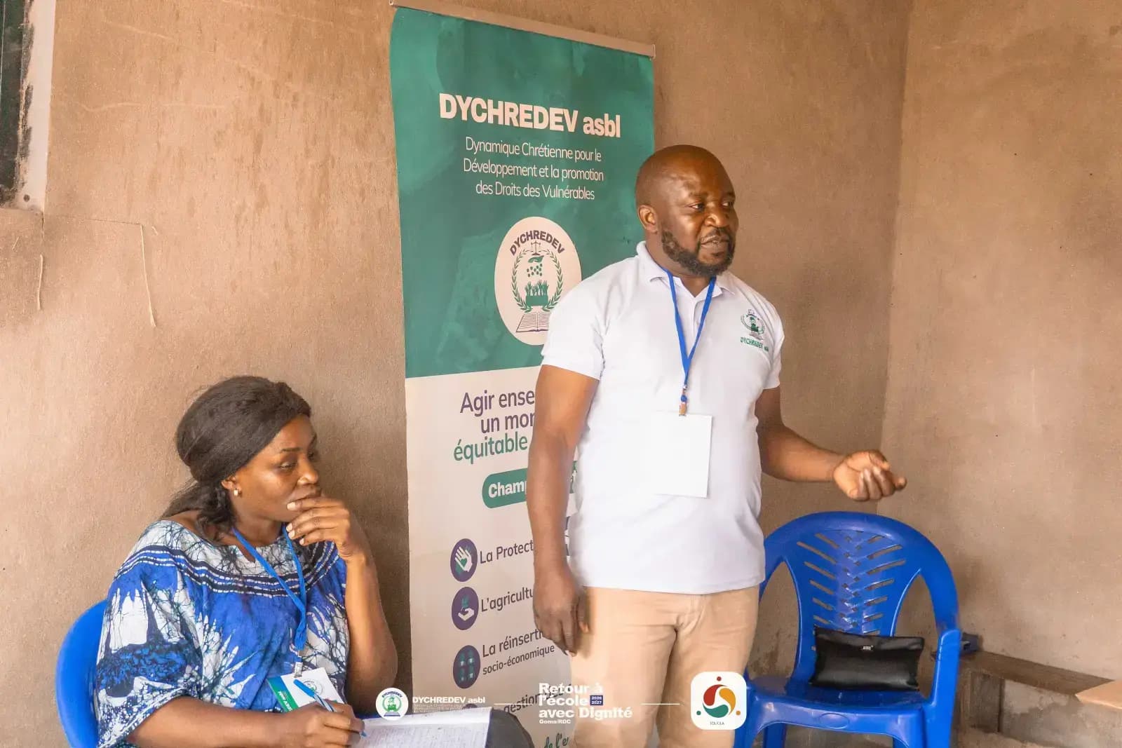 Distribution de fournitures scolaires