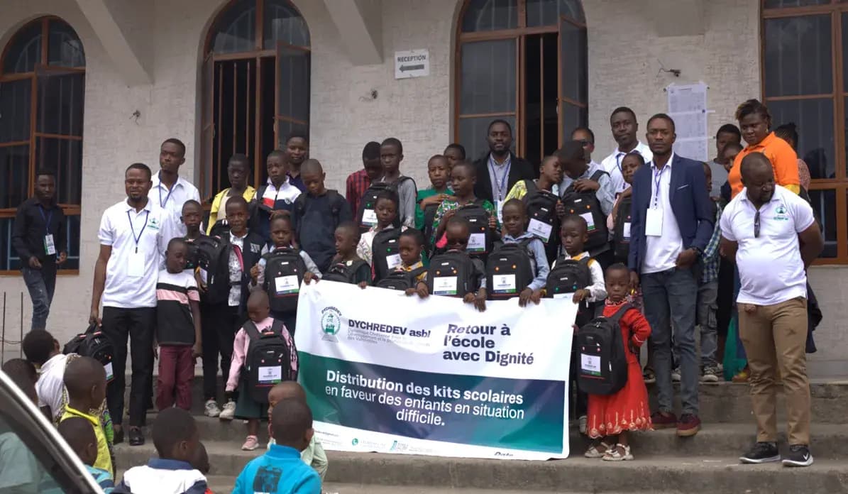 Affiche du programme Retour à l'école avec dignité
